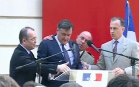 Boc, "salvatorul": L-a prins pe ambasadorul Franţei, care a leşinat în timpul unui discurs
